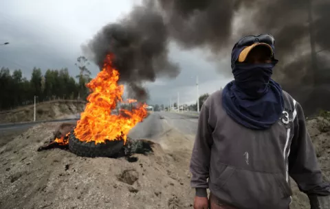 Cerca de medio millar de detenidos durante los disturbios en Ecuador