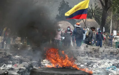 Nuevos choques se registran en la "zona cero" de Quito a espera del diálogo