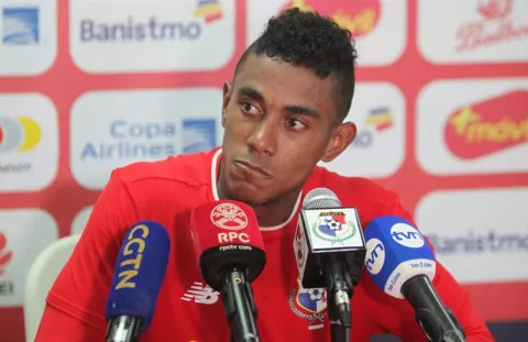 Real Oviedo pide la baja de Édgar Bárcenas para duelos ante Honduras y Ecuador