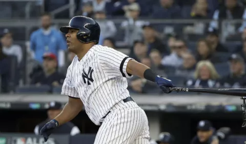 ¿Titularidad de Aaron Hicks enviaría a Edwin Encarnación a la banca de los Yanquis?