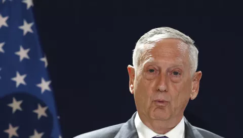 Detienen a un veterano por envío de sobres sospechosos a Trump