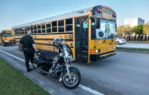 Aprueban una ley para que los maestros de Florida puedan ir armados a las escuelas