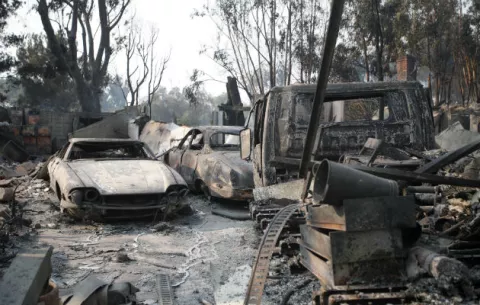 Sube a 23 la cifra de muertos en el incendio del norte de California