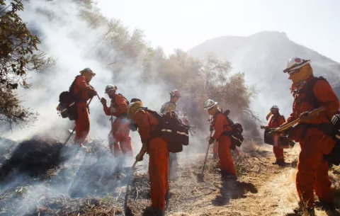 Más de 100 desaparecidos en los incendios de California que ya suman 31 muertos