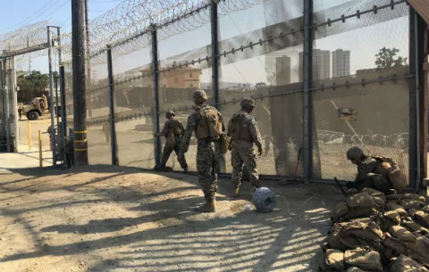 Frontera de Estados Unidos es reabierta en el cruce de  San Ysidro, tras varias horas de reforzamiento