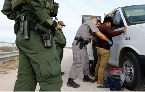 EE.UU. detuvo en junio a casi 95.000 migrantes en la frontera con México
