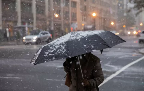 Fuerte tormenta invernal deja lluvia de críticas a la ciudad de Nueva York
