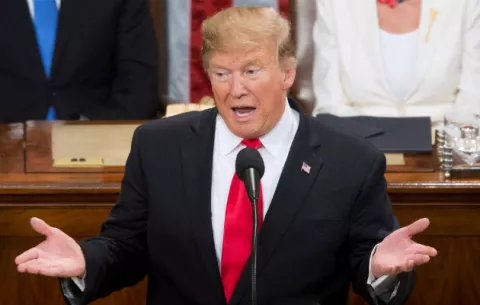 Trump cita una "invasión" en la frontera para justificar su decreto sobre el muro