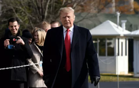 Trump mantiene la declaración de emergencia para el muro "sobre la mesa" 