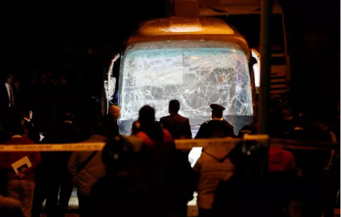 Cuatro muertos y  diez heridos en una explosión en un bus cerca de las pirámides