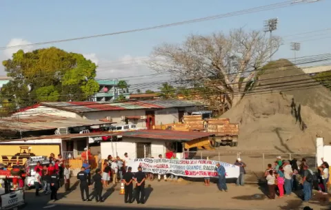 Moradores de El Coco bloquean entradas a regional del Mop en distrito de La Chorrera