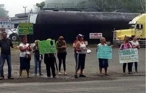 Residentes del Jiral salen a protestar por posible contaminación del ambiente