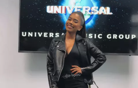 Elisama Méndez firma con Universal Music