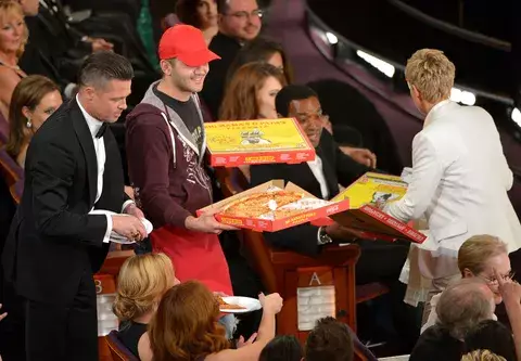  Pizzas, autofotos y una dedicatoria a Maradona animan unos Óscar atípicos