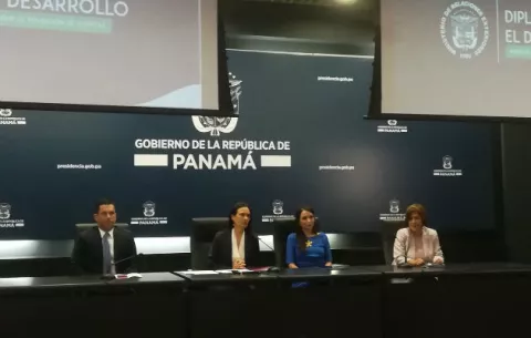 Canciller Saint Malo: 'Estamos dando a China un terreno por 70 años para que construya su embajada'