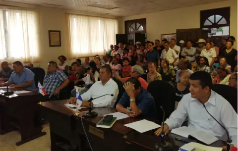 Funcionarios municipales del distrito de San Carlos llevan dos quincenas sin cobrar 