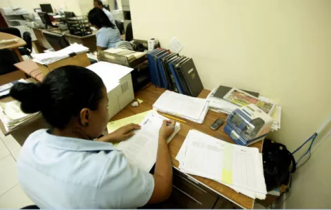 Menos ofertas laborales obliga a cuidar empleo