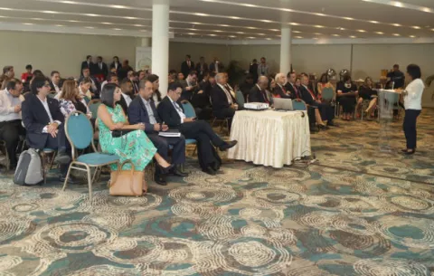 Instalan mesas de diálogo para tratar cambios en sector energético