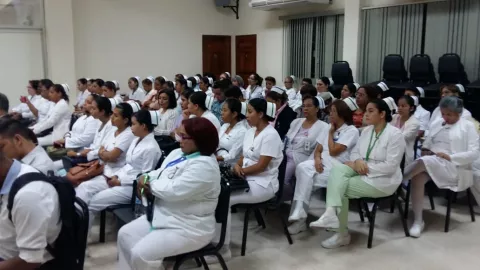 Enfermeras denuncian irregularidades que atentan contra la integridad y reputación de la carrera