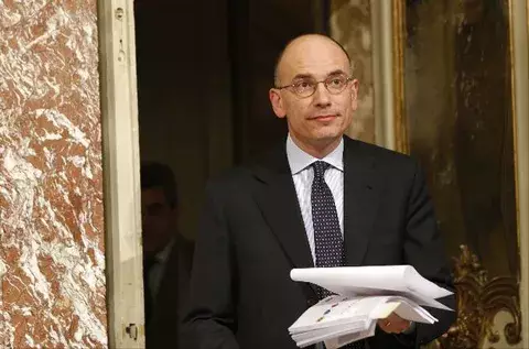 Renuncia primer ministro italiano tras perder apoyo clave