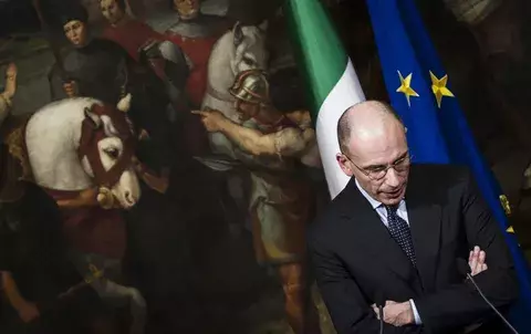 Enrico Letta dimite como presidente del Gobierno y Renzi prepara el relevo
