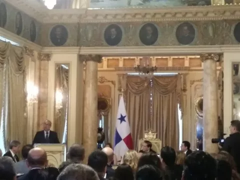 Enrique Lau Cortés promete impulsar un título constitucional para asegurar la autonomía de  la Caja de Seguro Social