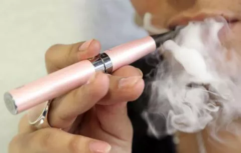 Cigarrillos electrónicos ya son una plaga en muchas de las  escuelas de Estados Unidos