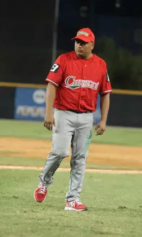 Erick González es galardonado como director del año 