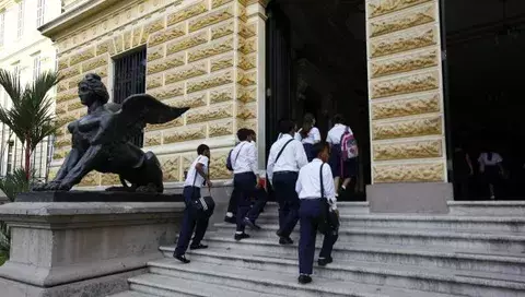 De regreso a clase entre aumento salarial y escuelas aún sin reparar