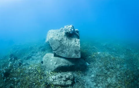 Protegen a peces con esculturas submarinas