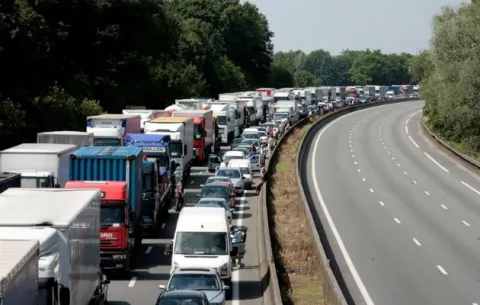 Detenido un camionero español que disparó a "chalecos amarillos" en Francia
