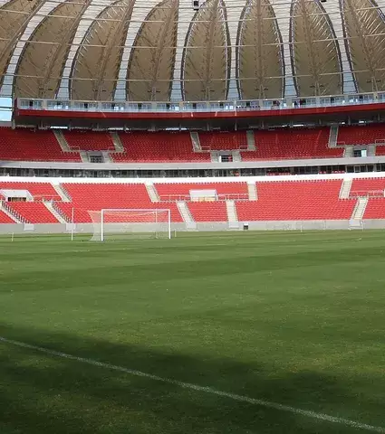 Rousseff realiza una visita inaugural al estadio mundialista de Porto Alegre