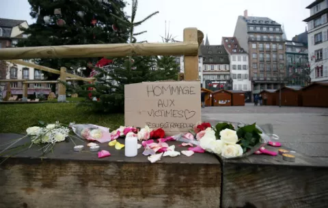 Seis heridos por atentado en Estrasburgo están entre la vida y la muerte; su autor gritó "Alá es el más grande"
