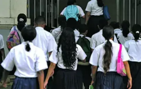 Menos de la mitad de estudiantes que ingresan a universidades se gradúan entre 25 y 29 años