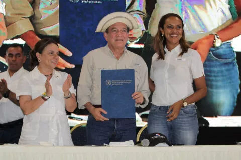 Con buen pie avanza  'Estudiar sin Hambre' en la Asamblea