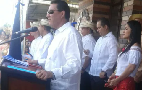 Juan Carlos Varela y 'Pany' Pérez  continúan 'guerra' en redes