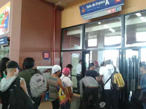 Inicia éxodo hacia el interior del país para celebrar la fiesta del carnaval