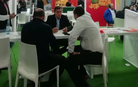 Tres empresas panameñas firman acuerdo de exportación de frutas