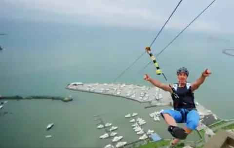Video de ziplining desde rascacielos en Panamá te acelerará la presión