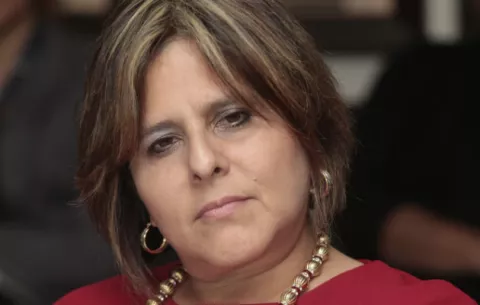 A esposo de Eyda Varela de Chinchilla se le concedió naturalización como panameño para cargo vinculado al MEF