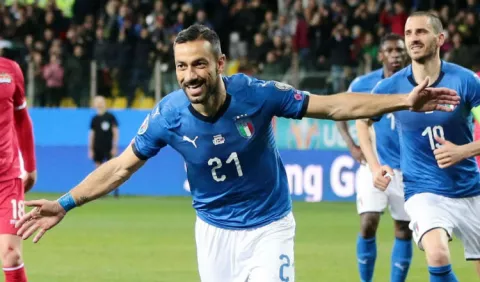 España e Italia golea en la cima de sus grupos