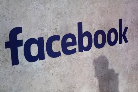 Multan a Facebook por violaciones a la privacidad