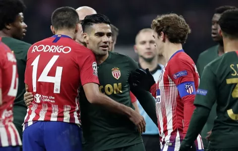 Falcao tiene un reencuentro amargo; Atlético pasa a octavos