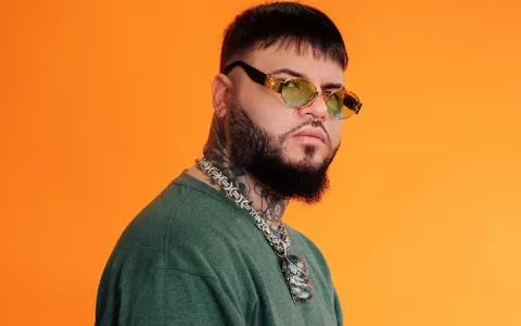 Farruko queda al descubierto en pleno escenario 