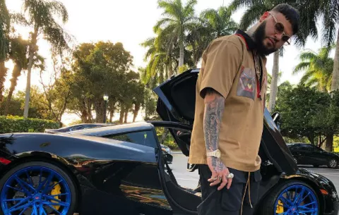 Aseguran que esposa y amante de Farruko están embarazadas 