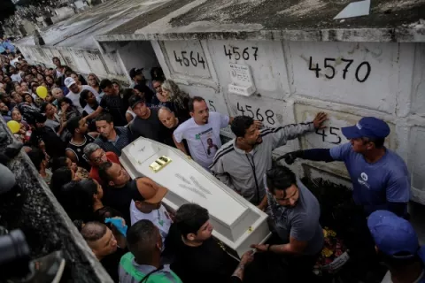 En las favelas piden  fin a la violencia