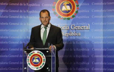  Contralor presenta denuncia ante la Procuraduría por 'botellas' en el Ipacoop