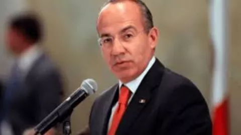 Expresidente Felipe Calderón le exige a  López Obrador recursos para su protección 