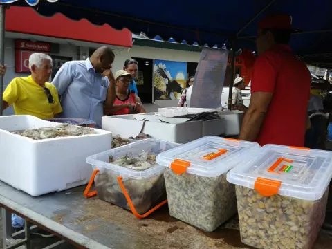 Moradores abarrotaron feria del marisco en Chitré