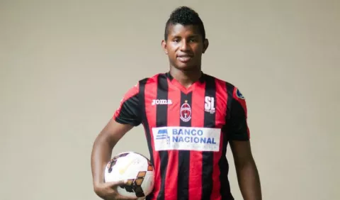 Fidel Escobar regresa al Sporting San Miguelito tras su paso por el fútbol mexicano
